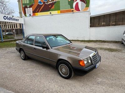Gebraucht Mercedes 230 132 PS (97 kW) 1986 Braun Limousine