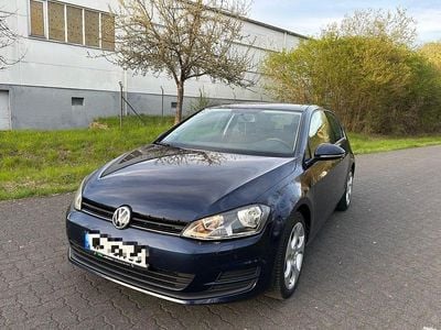 Gebraucht VW Golf VII Trendline 105 PS (77 kW) 2013 Blau Limousine