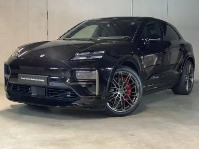 Neu Porsche Macan Turbo 469 kW (639 PS) 2026 Tiefschwarzmetallic SUV