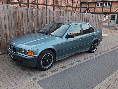 Usado BMW 316 Basis 102 HP (75 kW) 1995 Verde Sedan