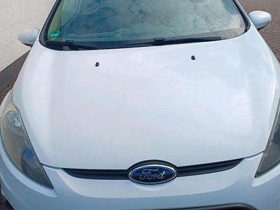 Gebraucht Ford Fiesta 96 PS (70 kW) 2009 Weiß Kleinwagen