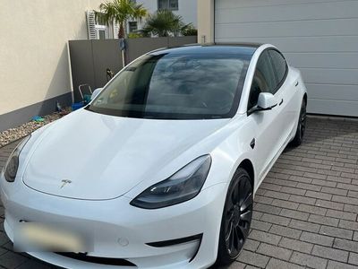 gebraucht Tesla Model 3 Performance (MY 2023) Weiß/Schwarz + Winterreifen