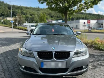 Gebraucht BMW 318 143 PS (105 kW) 2010 Grau Limousine