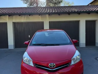Gebraucht Toyota Yaris Cool 69 PS (50 kW) 2013 Beige Kleinwagen