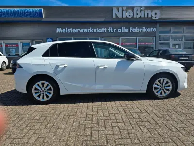 Second-hand Opel Astra Business Edition 110 CP (80 kW) 2023 Alb Hatchback