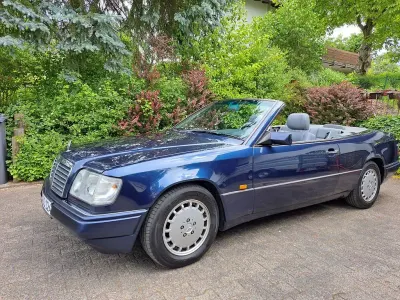 Gebraucht Mercedes E200 136 PS (100 kW) 1995 Blau Cabrio