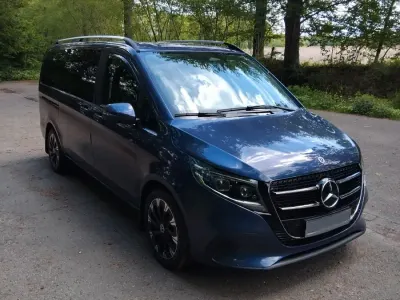 Gebraucht Mercedes V250 Style 190 PS (139 kW) 2025 Blau Van / Kleinbus