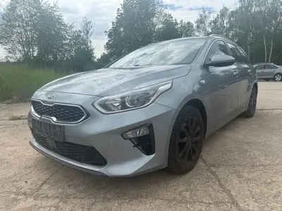 Usado Kia Ceed 136 CV (100 kW) 2019 Plateado Utilitario