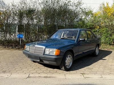 Second-hand Mercedes 190 118 CP (86 kW) 1987 Albastru Berlinǎ
