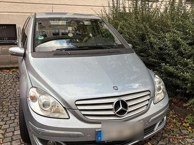 Mercedes B200