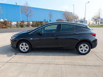 Gebraucht Opel Astra Dynamic 105 PS (77 kW) 2016 Schwarz Limousine