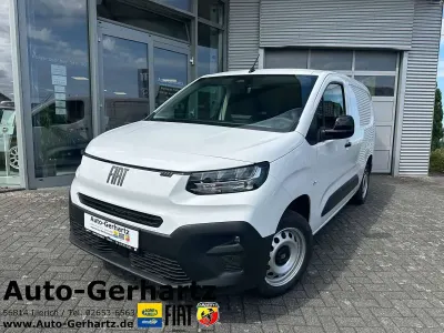 Neu Fiat Doblò 131 PS (96 kW) 2025 Gelato weiss Van / Kleinbus
