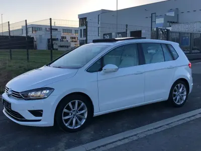Używany VW Golf Sportsvan Highline 150 KM (110 kW) 2016 Biały Minivan