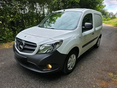 Używany Mercedes Citan 109 95 KM (69 kW) 2021 Biały Sedan/Limuzyna