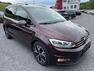 Rot Gebraucht 2019 VW Touran Highline Van / Kleinbus | 20.099 € (Fairer Preis)