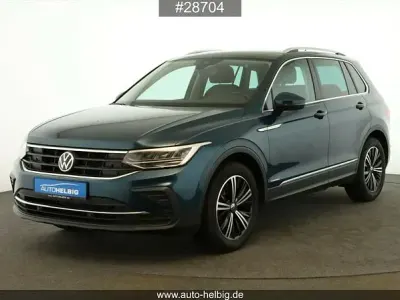Gebraucht VW Tiguan Life 150 PS (110 kW) 2020 Nightshade blue metallic SUV