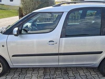 Second-hand Skoda Roomster Comfort 105 CP (77 kW) 2011 Argintiu Monovolum