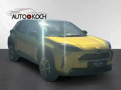 Gebraucht Toyota Yaris Hybrid Elegant 116 PS (85 kW) 2022 Warm gold metallic, dach schwarz SUV