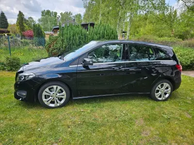 Gebraucht Mercedes B180 Urban 122 PS (89 kW) 2015 Schwarz Van / Kleinbus