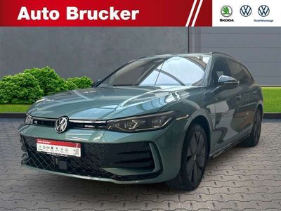 Usata VW Passat R-line 193 CV (141 kW) 2024 Verde Station wagon