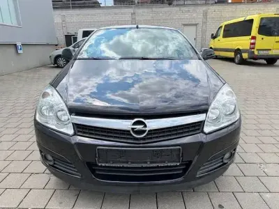 Gebraucht Opel Astra 140 PS (102 kW) 2010 Schwarz Cabrio