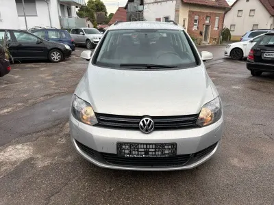 Gebraucht VW Golf Plus Cross Comfortline 122 PS (89 kW) 2009 Gold Van / Kleinbus