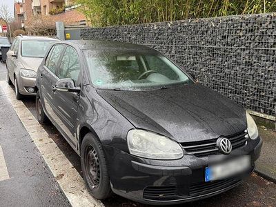 Schwarz Gebraucht 2003 VW Golf IV Kleinwagen | 1.500 € (Guter Preis)