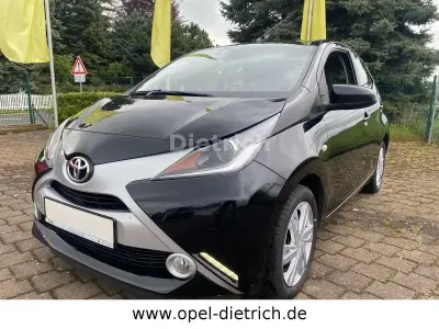 Brugt Toyota Aygo X-play 69 HK (50 kW) 2018 Sort Hatchback