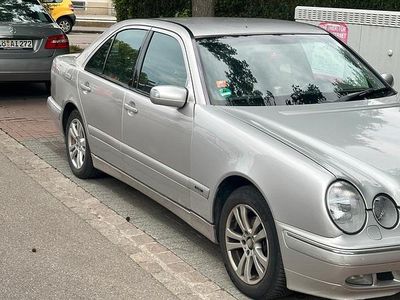 Mercedes E220