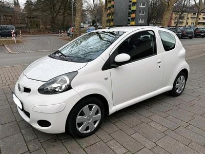Gebraucht Toyota Aygo 68 PS (50 kW) 2010 Weiß Kleinwagen
