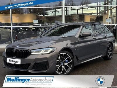 Gebraucht BMW 530e M Sport 292 PS (214 kW) 2022 Alvitgrau (metallic) Kombi