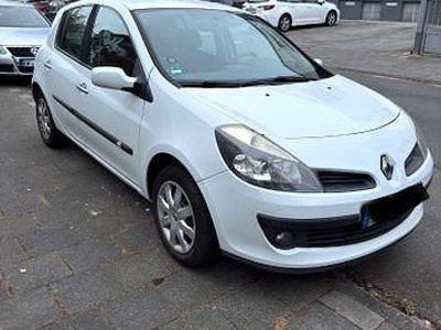 Gebraucht Renault Clio II Dynamique 86 PS (63 kW) 2008 Weiß Limousine