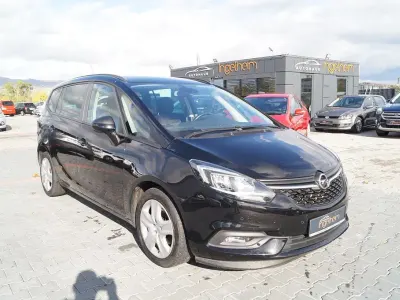 Begagnad Opel Zafira Edition 140 HK (102 kW) 2016 Svart Minibuss