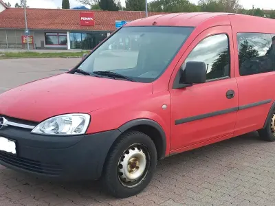 Używany Opel Combo 90 KM (66 kW) 2006 Czerwony Minivan