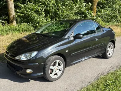 Gebraucht Peugeot 206 CC 109 PS (80 kW) 2003 Schwarz Cabrio