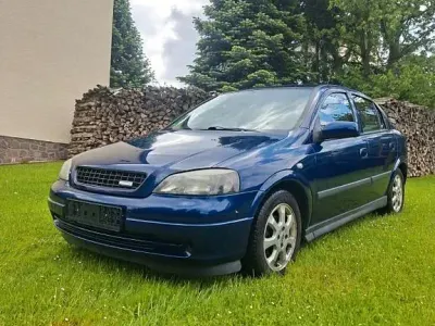 Używany Opel Astra 101 KM (74 kW) 2003 Niebieski Sedan/Limuzyna