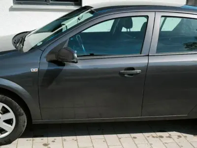 Gebraucht Opel Astra 116 PS (85 kW) 2009 Schwarz Limousine