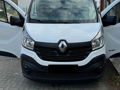 Weiß Gebraucht 2015 Renault Trafic Van / Kleinbus | 13.000 €