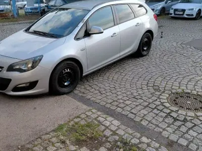 Gebraucht Opel Astra 110 PS (80 kW) 2014 Silber Limousine