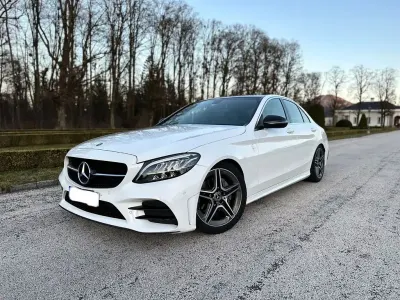 Gebraucht Mercedes C200 AMG line 163 PS (119 kW) 2019 Weiß Limousine