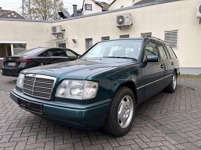 Gebraucht Mercedes E220 150 PS (110 kW) 1994 Grün Kombi