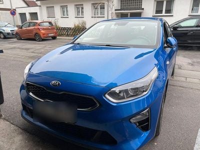 Blau Gebraucht 2018 Kia Ceed Kleinwagen | 12.000 € (Fairer Preis)