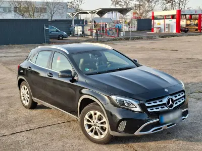 Gebraucht Mercedes GLA180 122 PS (89 kW) 2019 Schwarz SUV