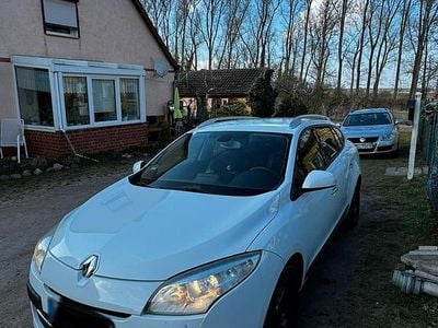 Gebraucht Renault Mégane GrandTour 131 PS (96 kW) 2011 Weiß Kombi