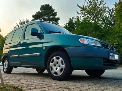 Grün Gebraucht 2002 Citroën Berlingo Van / Kleinbus | 1.899 €
