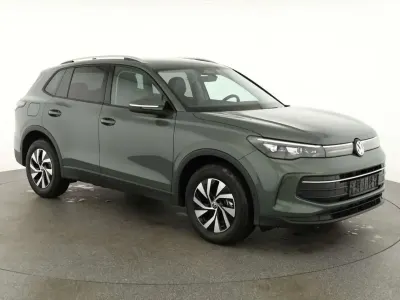 Neu VW Tiguan Life 150 PS (110 kW) 2025 Delfin grau metallic SUV