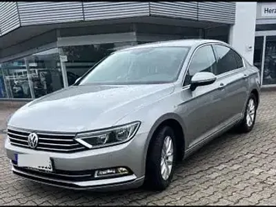 Gebraucht VW Passat Comfortline 150 PS (110 kW) 2016 Silber Limousine