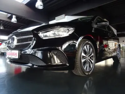 Gebraucht Mercedes B180 Style 116 PS (85 kW) 2021 Schwarz Kleinwagen