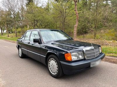Usata Mercedes 190 122 CV (89 kW) 1989 Blu Berlina