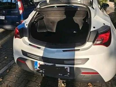 Weiß Gebraucht 2014 Opel Astra GTC Kleinwagen | 6.000 €